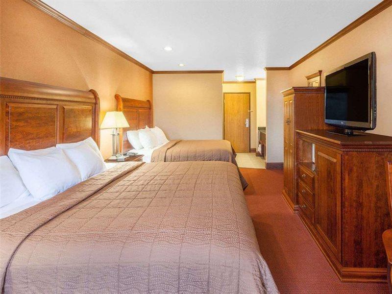Ramada By Wyndham Mackinaw City Waterfront Exterior photo