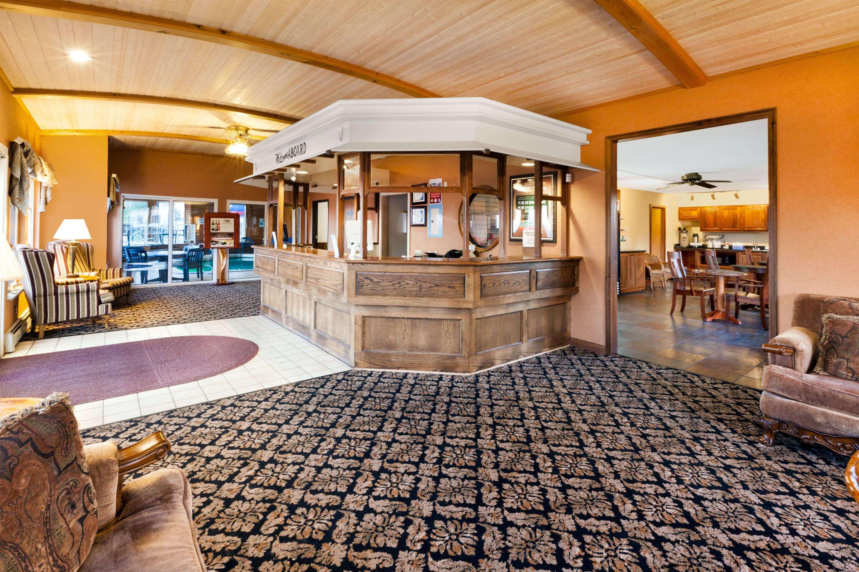 Ramada By Wyndham Mackinaw City Waterfront Exterior photo